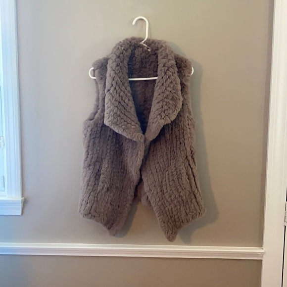 Faux fur vest - Picture 1 of 2
